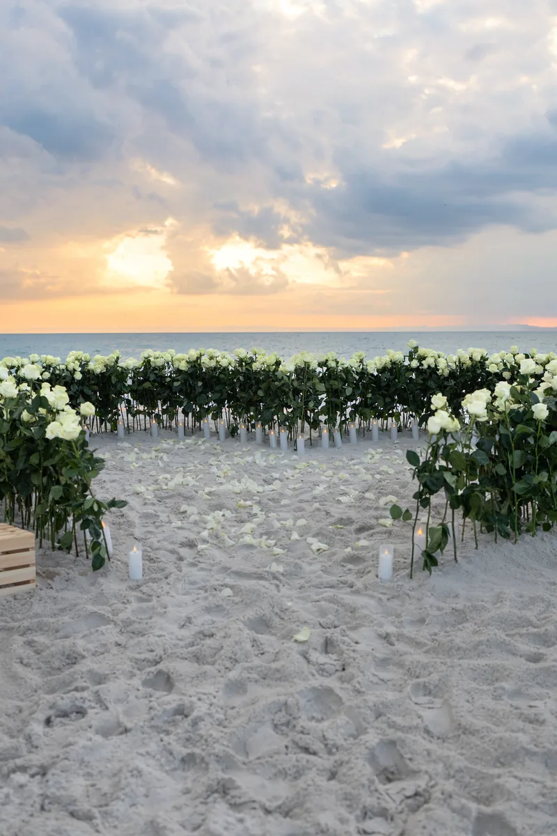 Luxury 500 Roses Heart decoration by YES Miami